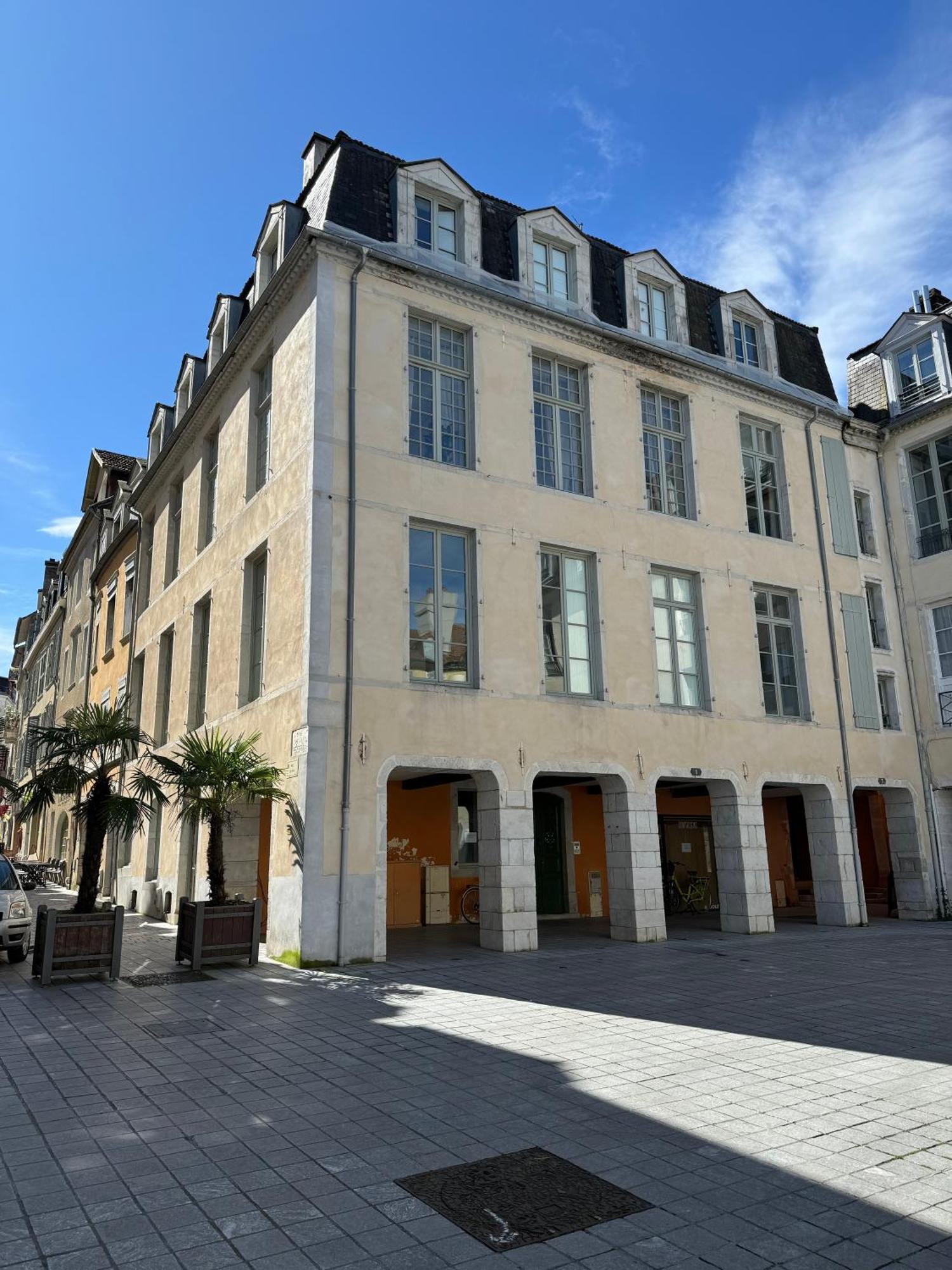 Wonderhost, Bois Et Pierre En Coeur De Ville Pau Buitenkant foto